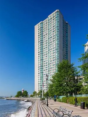 East Hampton at Newport apartment building in Jersey City
