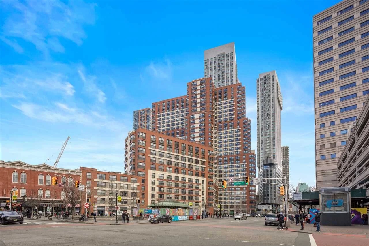 Grove Pointe apartment building in Downtown Jersey City
